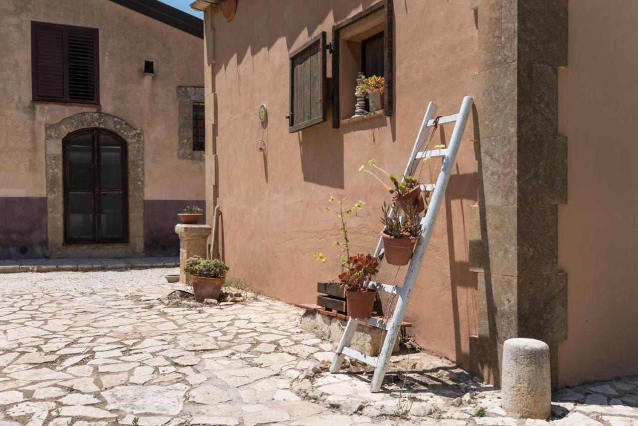 Agriturismo Terra Di Pace Noto Exterior foto