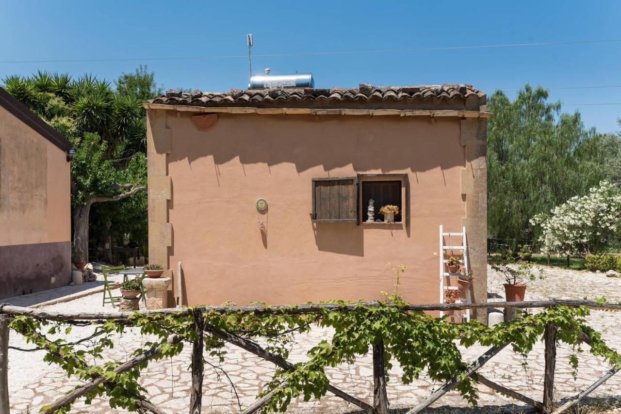Agriturismo Terra Di Pace Noto Exterior foto